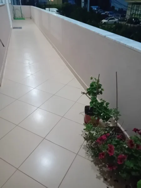 Tirane, jepet me qera apartament 4+1 Kati 2,