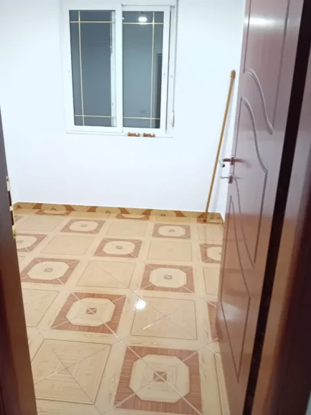 Tirane, jepet me qera apartament 4+1 Kati 2,