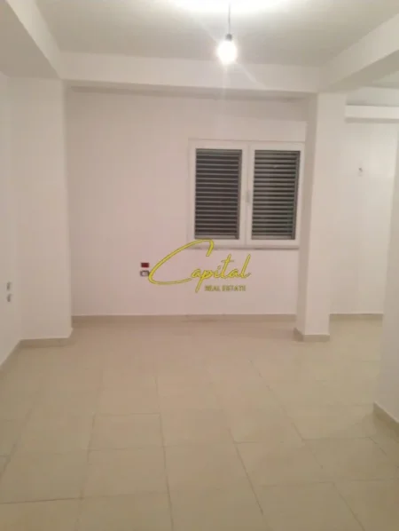 Tirane, jepet me qera zyre Kati 2, 120 m² 400 € (XHAMLLIKU)