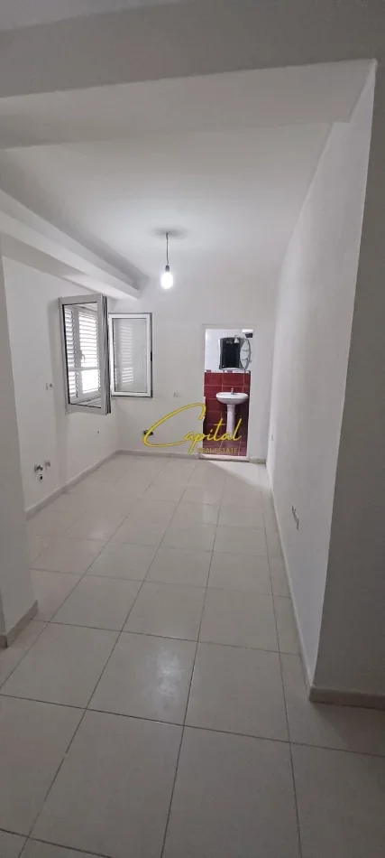 Tirane, jepet me qera zyre Kati 2, 120 m² 400 € (XHAMLLIKU)