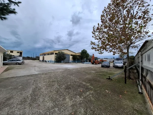 Vlore, shitet magazine Kati 0, 7.000 m² 500.000 € (Novosele, Vlore)