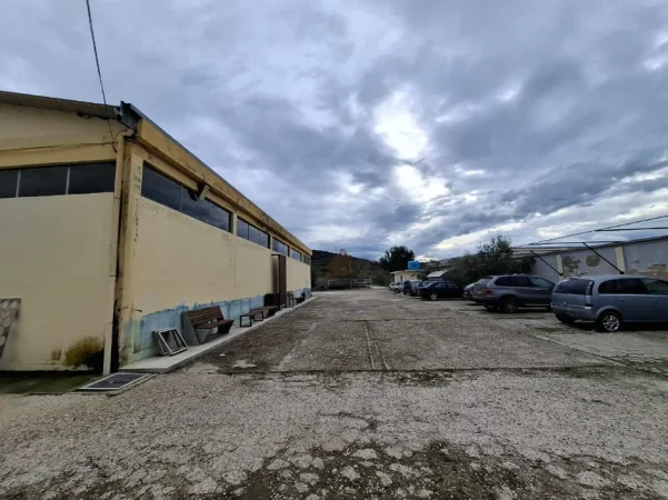 Vlore, shitet magazine Kati 0, 7.000 m² 500.000 € (Novosele, Vlore)