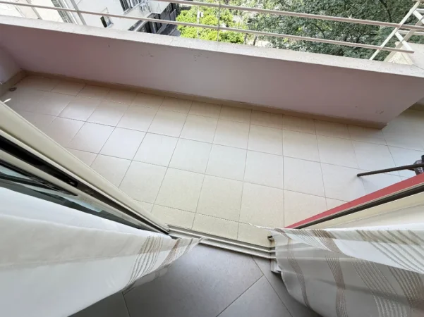 Tirane, jepet me qera apartament 2+1 , 130 m² 700 € (KOPSHTI BOTANIK)