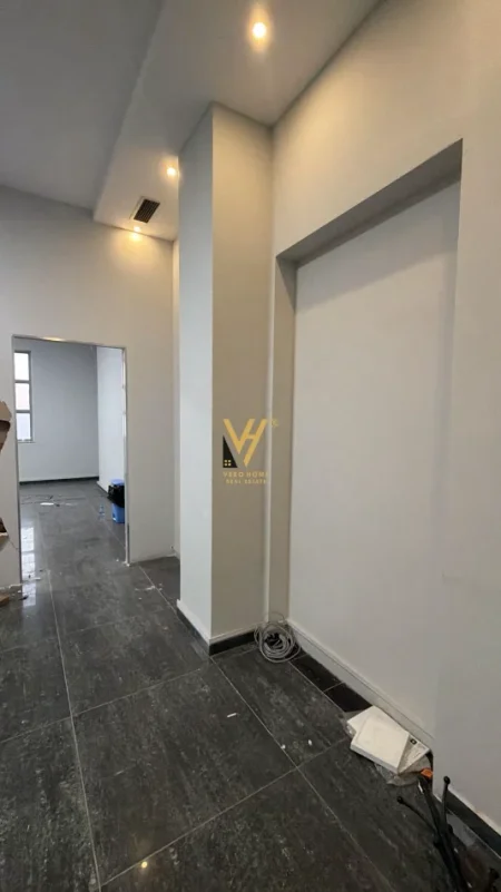 Tirane, jepet me qera ambjent biznesi Kati 2, 90 m² 600 € (ASTIR)
