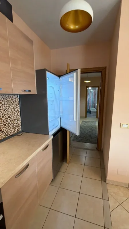 Tirane, jepet me qera apartament 2+1 Kati 9, 100 m² 500 € (Kthesa Kamzes)
