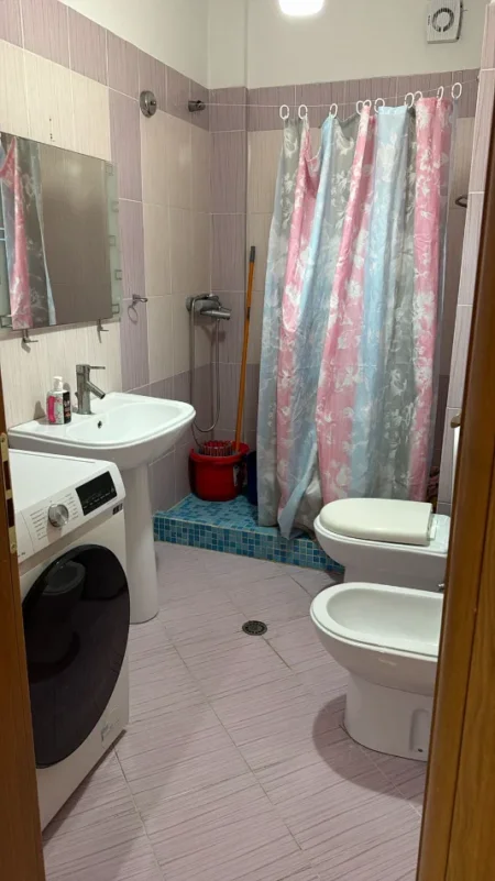Tirane, jepet me qera apartament 2+1 Kati 9, 100 m² 500 € (Kthesa Kamzes)