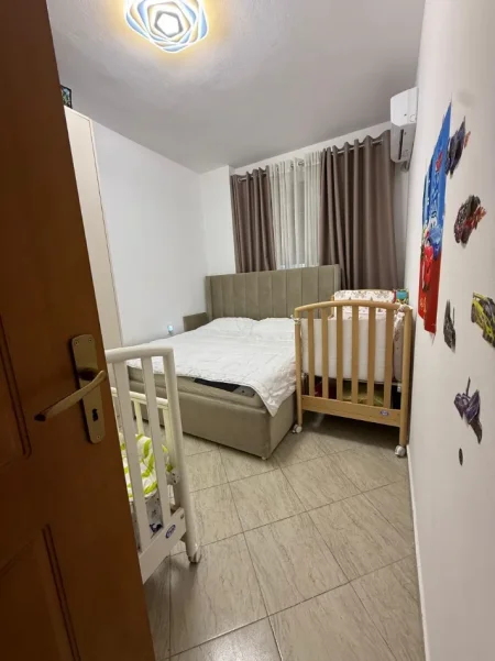 Tirane, shitet apartament 1+1 Kati 1, 56 m² 90.000 € (Kombinat)