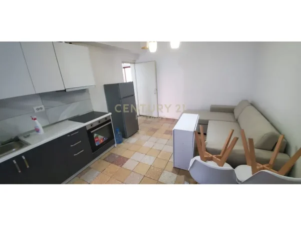 Tirane, jepet me qera apartament 1+1 Kati 5, 45 m² 400 € (per qira Brryli)