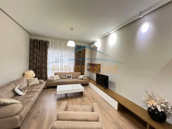 Tirane, jepet me qera apartament 1+1 Kati 5, 82 m² 600 € (KOPSHTI BOTANIK)