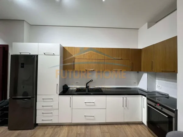 Tirane, jepet me qera apartament 1+1 Kati 5, 82 m² 600 € (KOPSHTI BOTANIK)