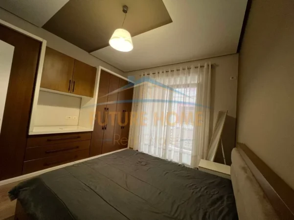 Tirane, jepet me qera apartament 1+1 Kati 5, 82 m² 600 € (KOPSHTI BOTANIK)
