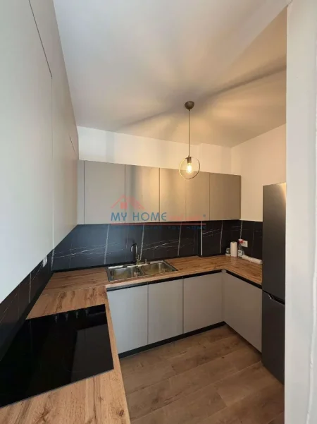 Tirane, jepet me qera apartament 2+1+Ballkon Kati 1, 108 m² 650 € (Ish Dogana)