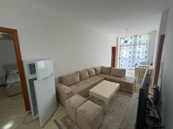 Tirane, jepet me qera apartament 3+1 Kati 6, 400 € (fresk)