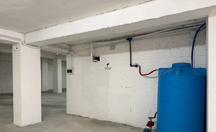 Tirane, jepet me qera magazine Kati 0, 500 m² 2.000 € (SHKOZE)