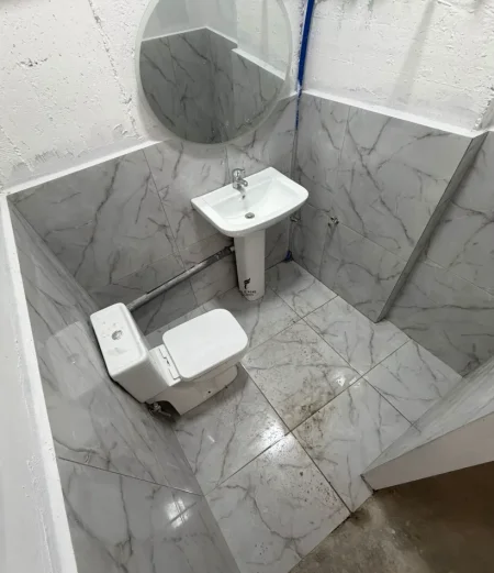 Tirane, jepet me qera magazine Kati 0, 500 m² 2.000 € (SHKOZE)