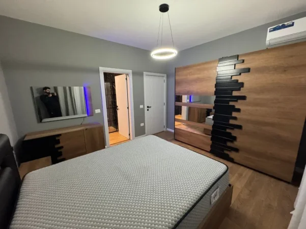 Tirane, jepet me qera apartament 2+1 , 120 m² 1.000 € 