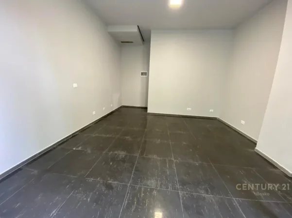 Tirane, jepet me qera ambjent biznesi Kati 0, 25 m² 300 € (prane Zogut te Zi)