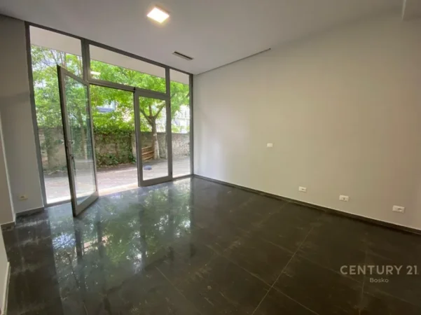 Tirane, jepet me qera ambjent biznesi Kati 0, 25 m² 300 € (prane Zogut te Zi)