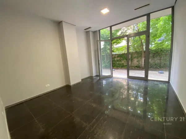 Tirane, jepet me qera ambjent biznesi Kati 0, 25 m² 300 € (prane Zogut te Zi)