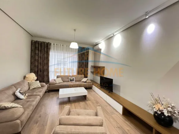 Tirane, jepet me qera apartament 1+1 Kati 5, 82 m² 600 € (Kopshti Botanik, Tiranë.)