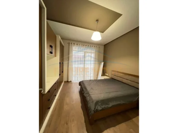 Tirane, jepet me qera apartament 1+1 Kati 5, 82 m² 600 € (Kopshti Botanik, Tiranë.)