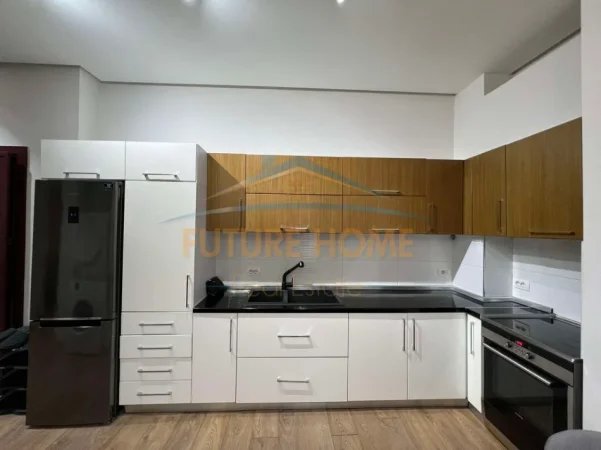 Tirane, jepet me qera apartament 1+1 Kati 5, 82 m² 600 € (Kopshti Botanik, Tiranë.)