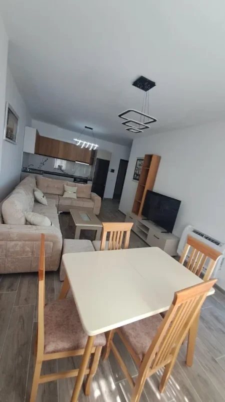 Tirane, jepet me qera apartament 1+1 Kati 1, 400 € (Tek Bushgjoka, Kamez)