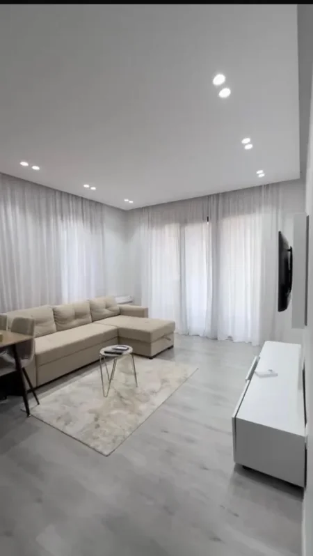 jepet me qera Kati 3, 70 m² 650 €
