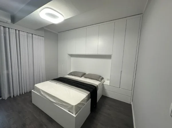 Tirane, jepet me qera apartament 2+1+Ballkon Kati 5, 80 m² 800 € (Ish Stacioni i Treni/Kompleksi Usluga)
