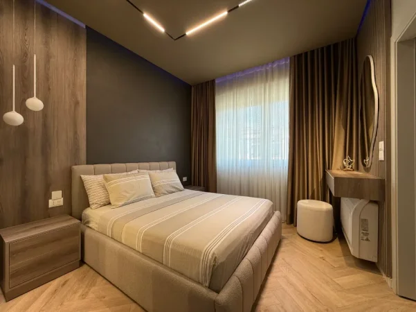 Tirane, jepet me qera apartament 2+1 Kati 7, 110 m² 1.000 € (Fusha e Aviacionit)