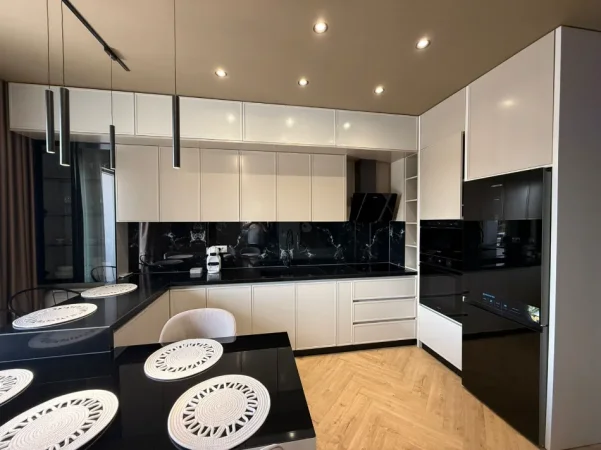 Tirane, jepet me qera apartament 2+1 Kati 7, 110 m² 1.000 € (Fusha e Aviacionit)