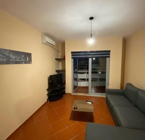 Tirane, jepet me qera apartament 1+1+Ballkon Kati 9, 60 m² 450 € (Pallati me Shigjeta (Pamje nga Lana))