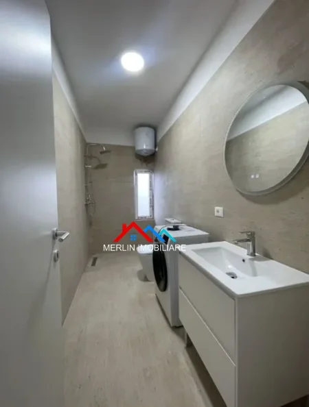 Tirane, jepet me qera apartament 1+1+Ballkon Kati 5, 66 m² 524 € (Rruga e Kavajes)