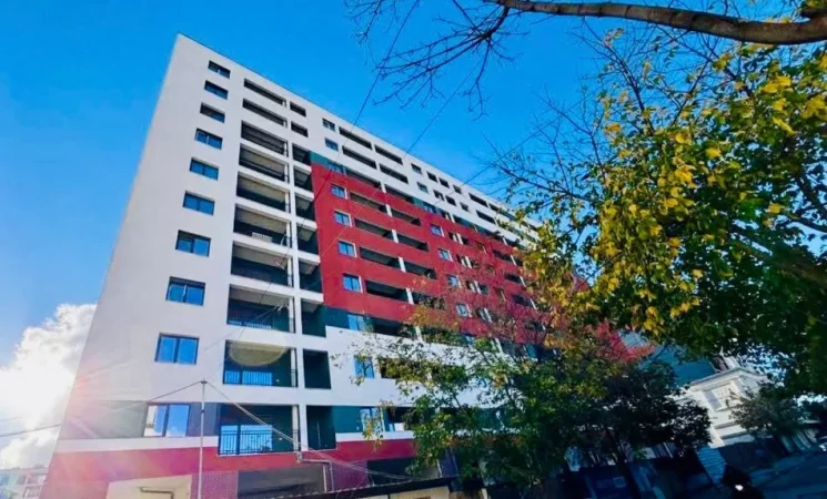 Tirane, jepet me qera zyre Kati 6, 100 m² 500 € (OXHAKU)