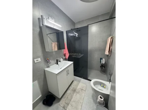 Tirane, jepet me qera apartament 2+1 Kati 3, 74 m² 450 € (kompleksi tom doshi)