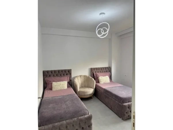 Tirane, jepet me qera apartament 2+1 Kati 3, 74 m² 450 € (kompleksi tom doshi)