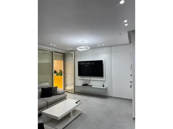 Tirane, jepet me qera apartament 2+1 Kati 3, 74 m² 450 € (kompleksi tom doshi)