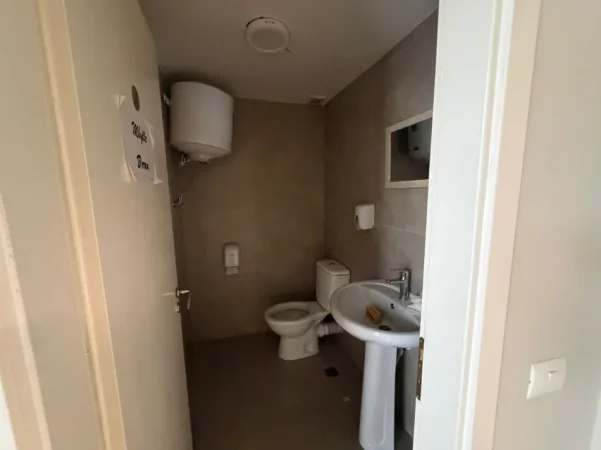 Tirane, jepet me qera ambjent biznesi Kati 1, 230 m² (rruga e kavajes)
