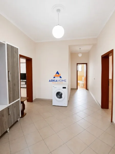 Tirane, jepet me qera apartament 1+1+Ballkon Kati 2, 170 m² 578 € 