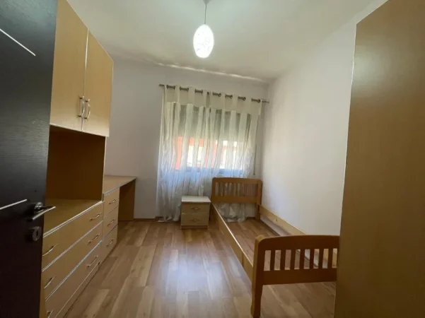 Tirane, jepet me qera apartament 2+1 Kati 2, 90 m² 500 € (Liqeni i Thate)