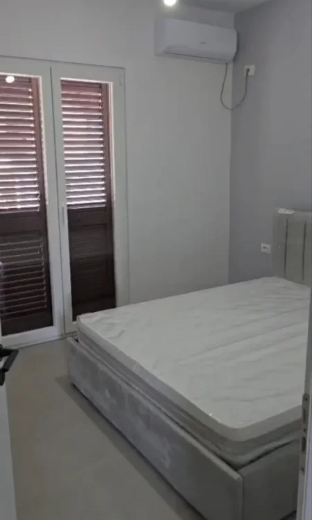 Tirane, jepet me qera apartament 1+1 Kati 2, 65 m² 450 € (Rruga 5 Maji)