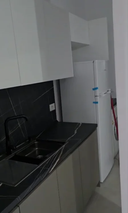 Tirane, jepet me qera apartament 1+1 Kati 2, 65 m² 450 € (Rruga 5 Maji)