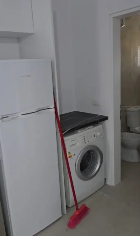 Tirane, jepet me qera apartament 1+1 Kati 2, 65 m² 450 € (Rruga 5 Maji)