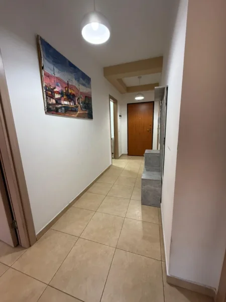 Tirane, jepet me qera apartament 2+1 Kati 5, 550 € (5 Maji)