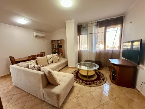 Tirane, jepet me qera apartament 2+1 Kati 5, 80 m² 800 € (Gjimnazi Partizani)