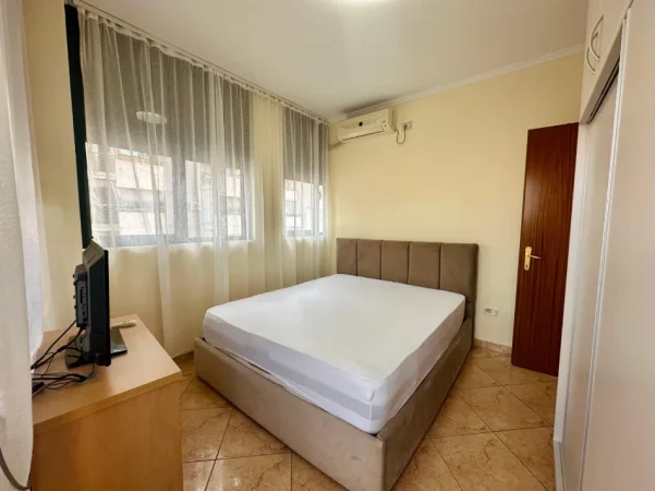 Tirane, jepet me qera apartament 2+1 Kati 5, 80 m² 800 € (Gjimnazi Partizani)
