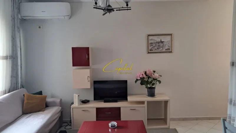 Tirane, jepet me qera apartament 2+1 Kati 8, 70 m² 550 € (QENDER)