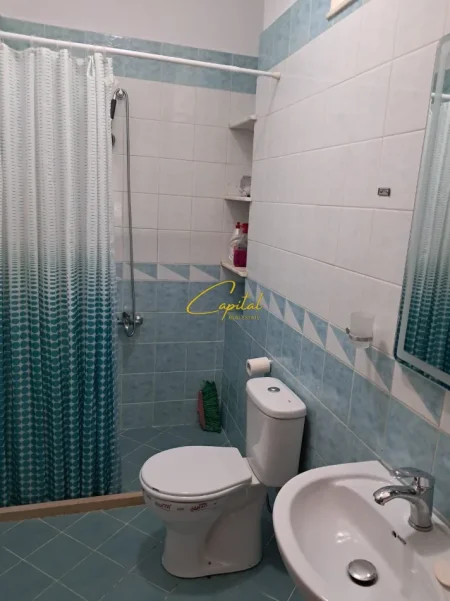 Tirane, jepet me qera apartament 2+1 Kati 8, 70 m² 550 € (QENDER)