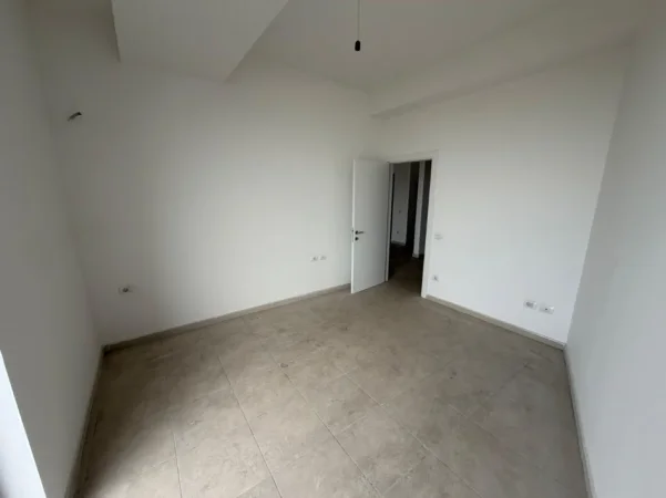 Tirane, jepet me qera ambjent biznesi Kati 7, 72 m² (rruga e kavajes)