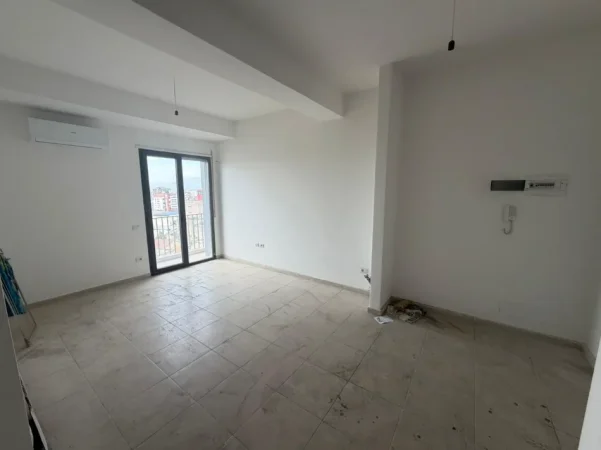 Tirane, jepet me qera ambjent biznesi Kati 7, 72 m² (rruga e kavajes)